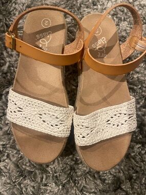 Art Class Girl’s Platform Sandals sz 2